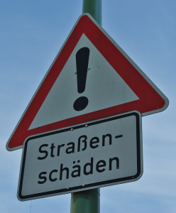 Verkehrsschild-Straenschaden